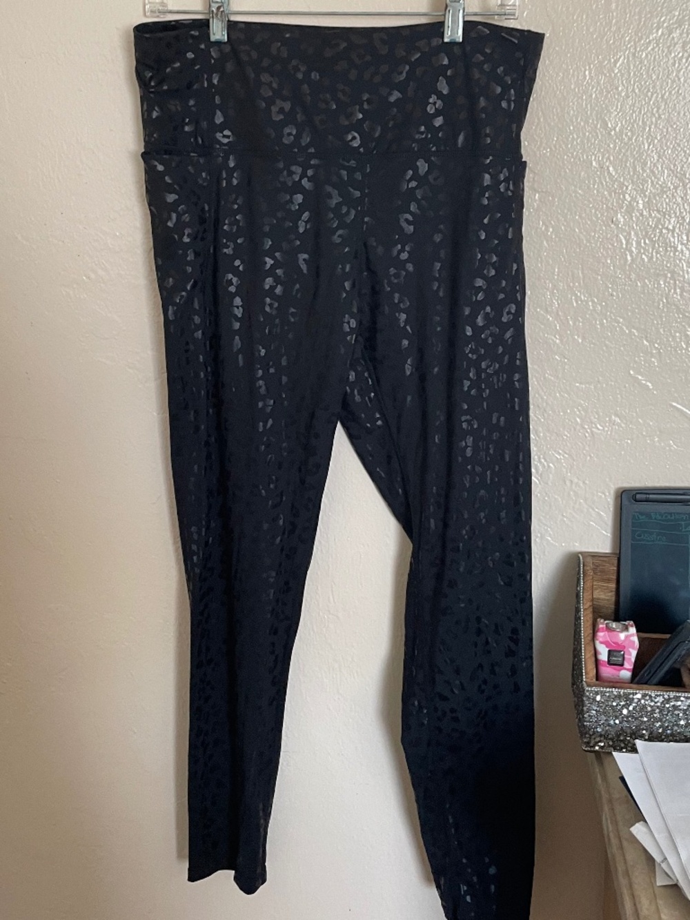 Accepting Offers! Leopard print pocket leggings